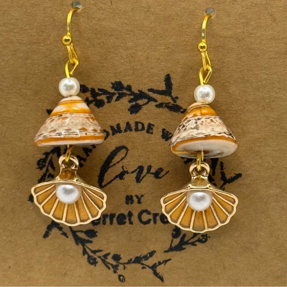 Handmade seashell 🐚🧡🪸 Gold and Coral Orange Pearl accent Earrings